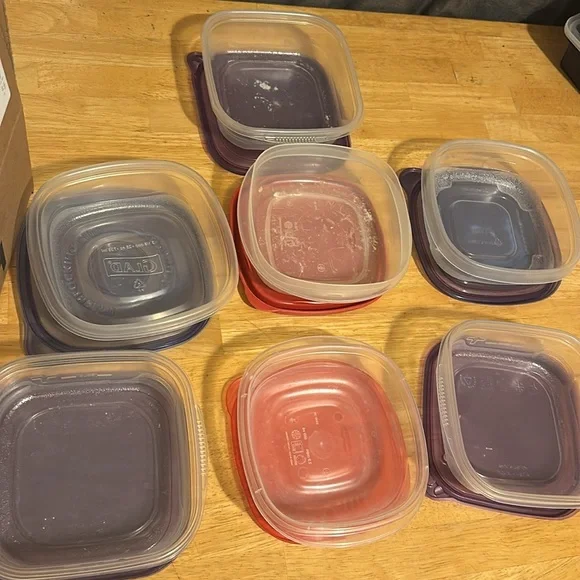 Plastic Food Storage Container Set - Red and Purple - Picture 3 of 3